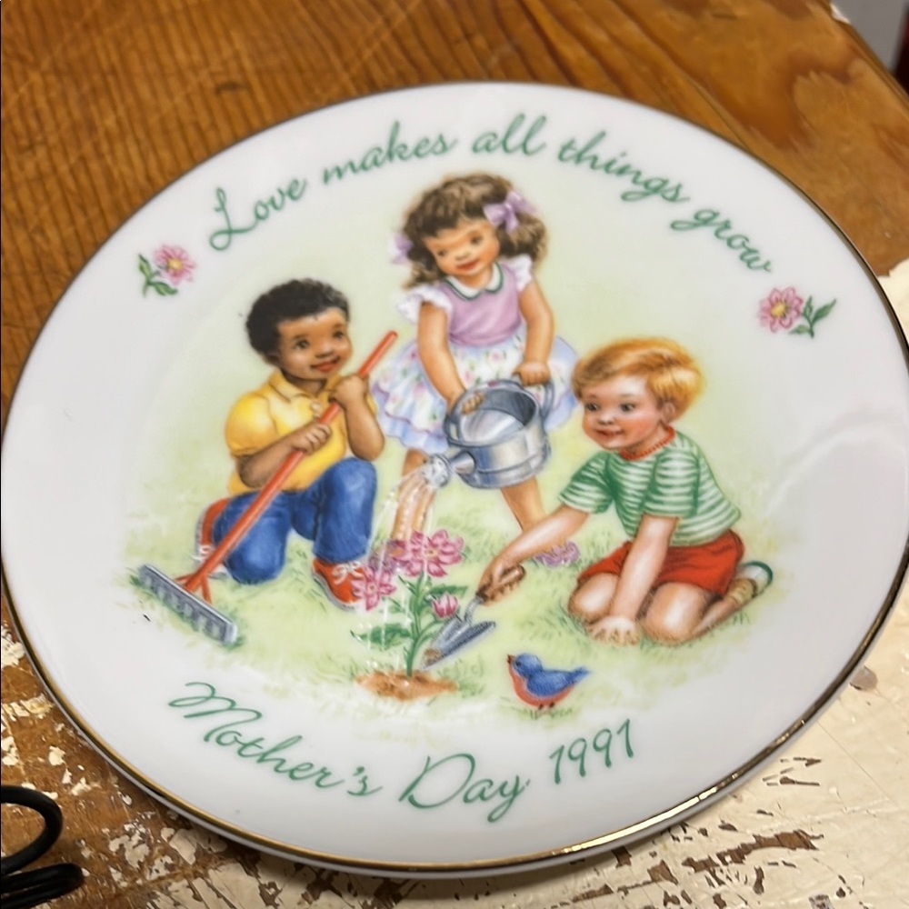 AVON Mother's Day 1991 Decorative Plate - Picture 4 of 6